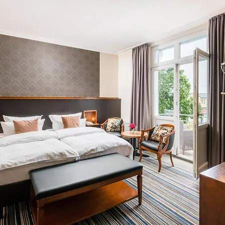Apartment Ferienappartement Und Economyzimmer Residenz Waldkrone Kuehlungsborn