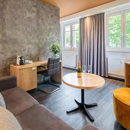 Ferienappartement Und Economyzimmer Residenz Waldkrone Kuehlungsborn