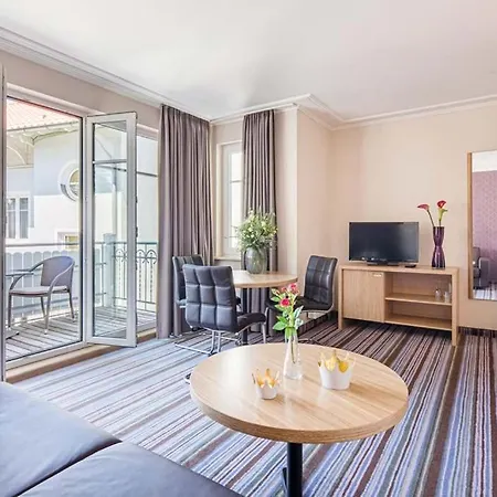 Apartment Ferienappartement Und Economyzimmer Residenz Waldkrone