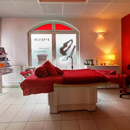 Ferienappartement Und Economyzimmer Residenz Waldkrone