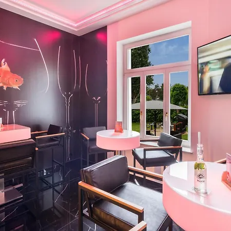 Ferienappartement Und Economyzimmer Residenz Waldkrone Apartment Kuehlungsborn