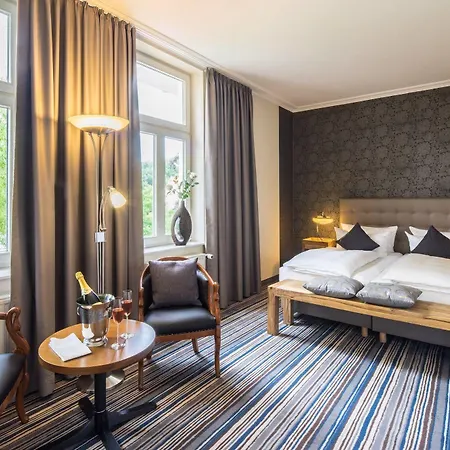 Ferienappartement Und Economyzimmer Residenz Waldkrone *