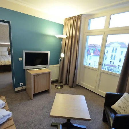 Ferienappartement Und Economyzimmer Residenz Waldkrone Kuehlungsborn