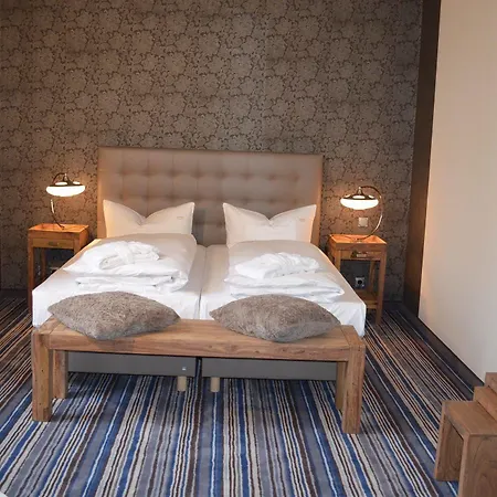 Ferienappartement Und Economyzimmer Residenz Waldkrone Kuehlungsborn