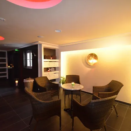 Ferienappartement Und Economyzimmer Residenz Waldkrone Kuehlungsborn