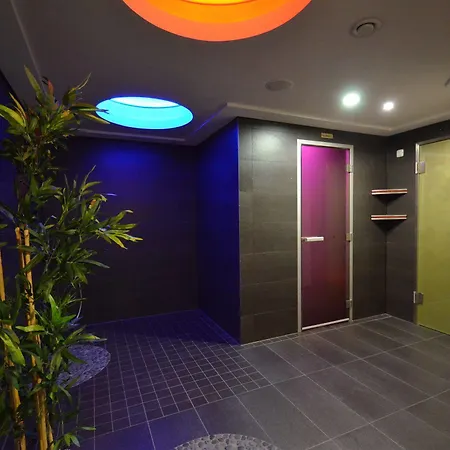 Apartment Ferienappartement Und Economyzimmer Residenz Waldkrone *